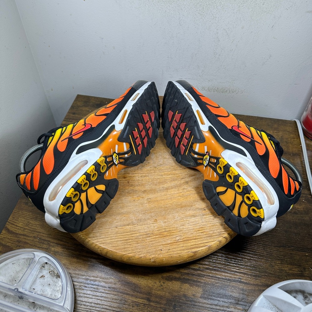 Nike Air Max Plus Sunset Orange Yellow Black HF0552-001 Mens Size 10 Sneaker - Picture 4 of 8